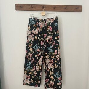 Floral cropped pants